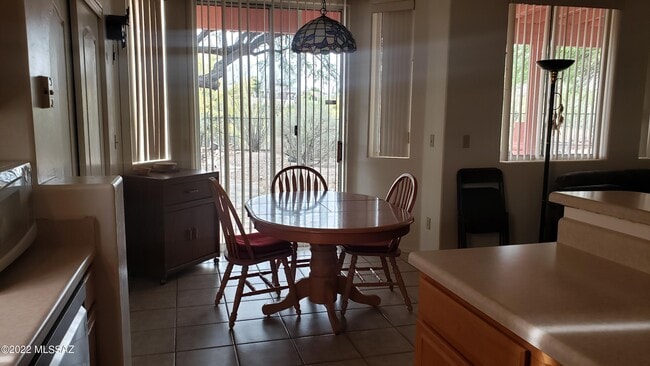Building Photo - 6525 N Shadow Bluff Dr