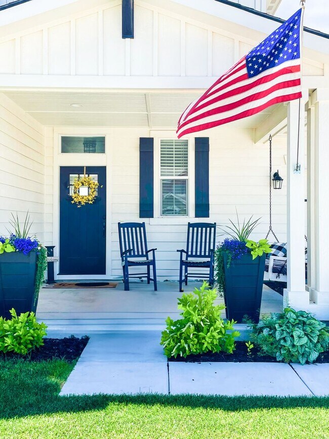 Building Photo - Welcome to this charming 3 bed 2.5 bath ho...