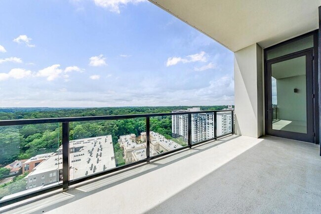 Building Photo - 2425 Peachtree Rd