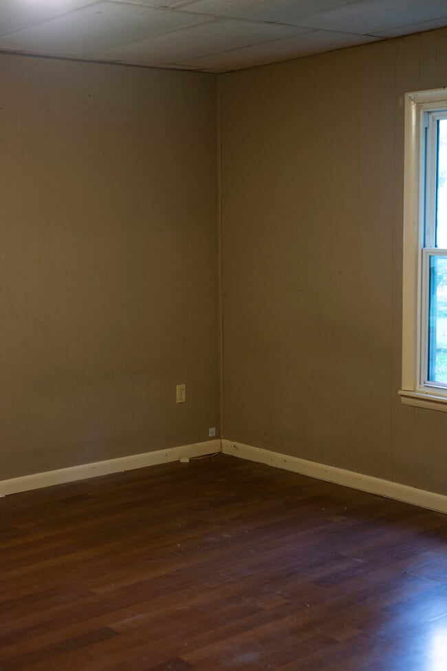 Building Photo - 321 E Washington St