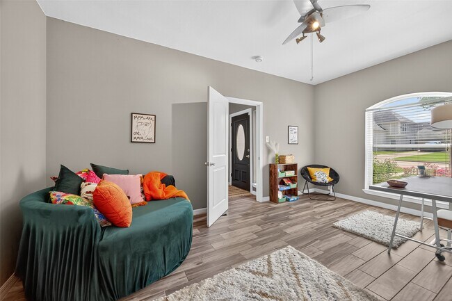 Building Photo - 5310 Holly View Dr