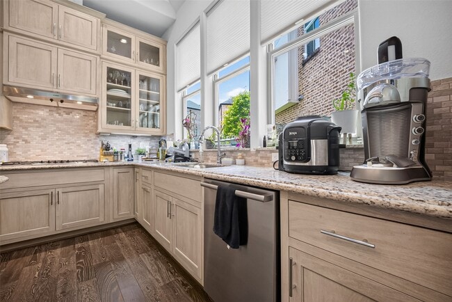 Building Photo - 2703 Kinsley Oaks Dr
