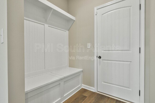 Building Photo - 10 Singletree