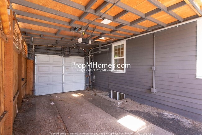 Building Photo - NE Portland Gem w/ Entertainers Backyard +...