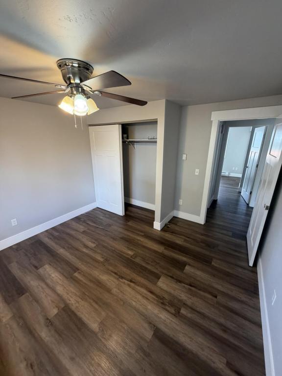 Building Photo - 908 E Violet Ave