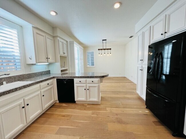 Building Photo - Move-in Ready 3BD/2.5BA, Two-Story Home in Stony Brook in Downtown Danville