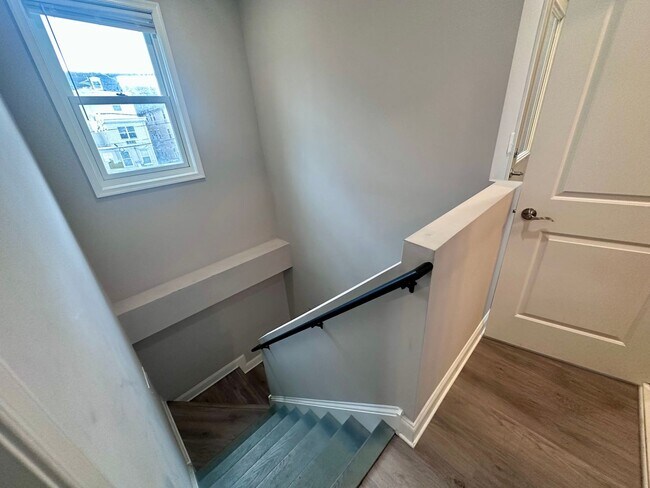 Building Photo - 1530 N Sydenham St