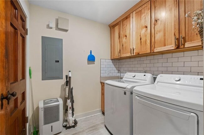 Building Photo - 10093 Oklahoma Dr