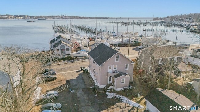 Building Photo - 113 Pequot Ave