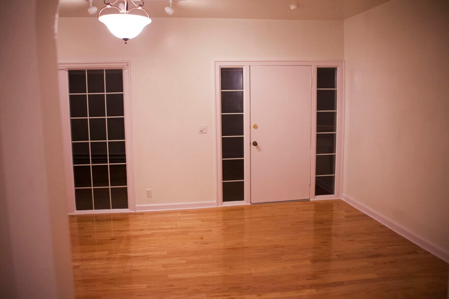 Building Photo - 8203 Park Ave SE