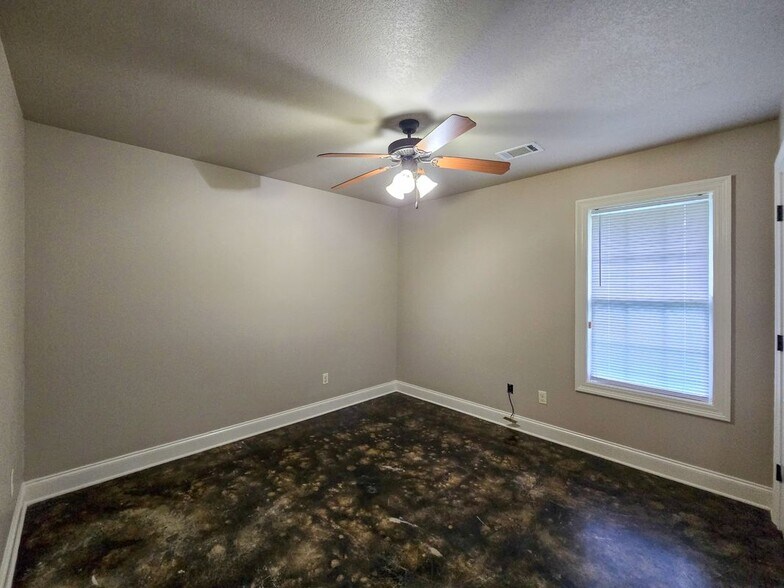 Building Photo - 203 N Bernis St