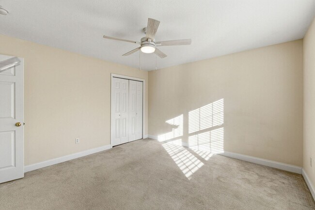 Building Photo - 330 Gardenia Dr