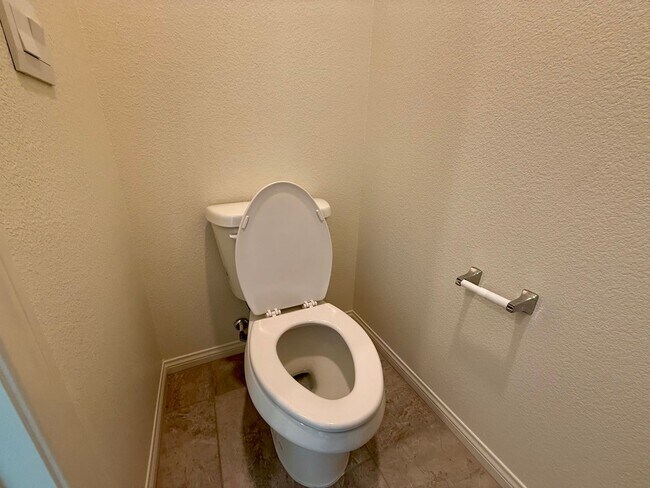 Building Photo - NEVER LIVED IN 4 BED 2.5 BATH 2 CAR GARAGE SINGLE FAMILY HOME FOR RENT!