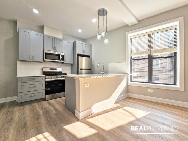 Building Photo - 432 W Belden Ave