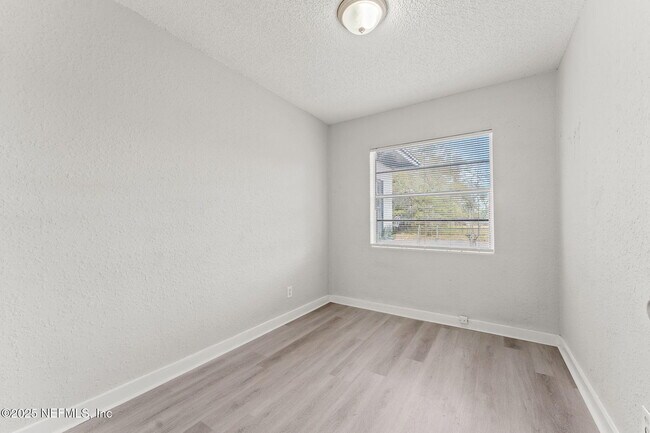 Building Photo - 1814 W 33rd St
