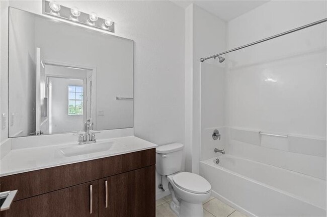 Building Photo - 1102 NW 40th Way