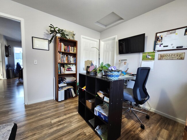 Building Photo - 5810 N Loraine St