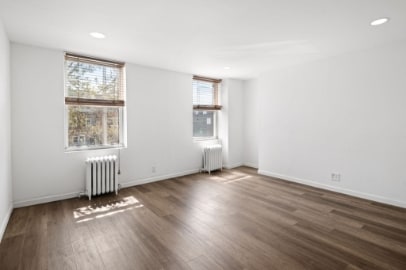 Living room with lots of natural light - 533 E Girard Ave