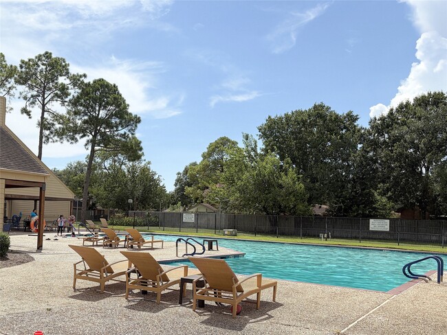 Building Photo - 13103 Waldemere Dr