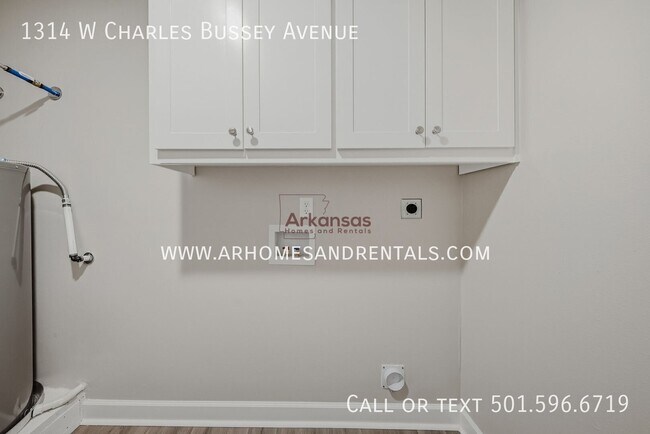 Building Photo - 1314 W Charles Bussey Ave