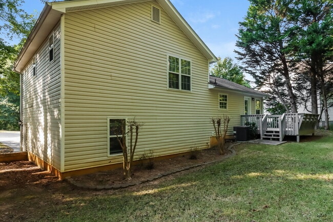 Building Photo - 236 Amy Blvd