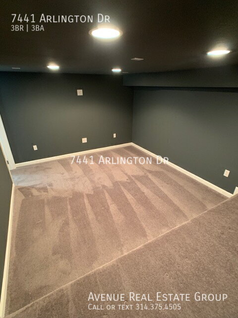 Building Photo - 7441 Arlington Dr