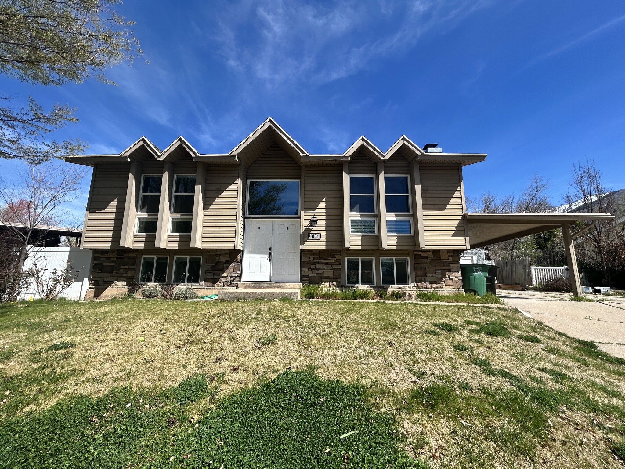 Front Close - 1001 E 300 S