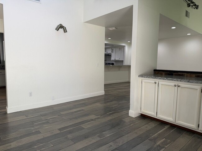 Building Photo - Gorgeous 2 bedroom 2 bath duplex in the trees