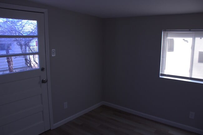 Building Photo - 9430 Echo Ln