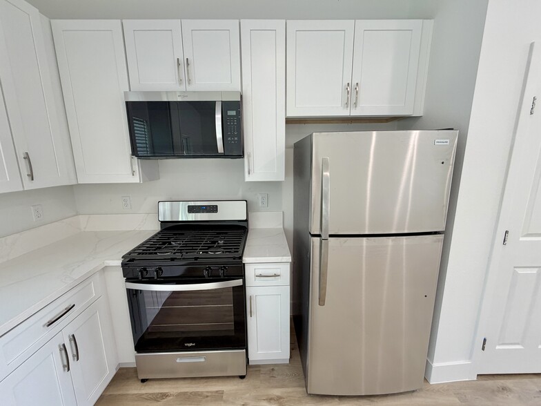Building Photo - 6989 Del Rosa Ave
