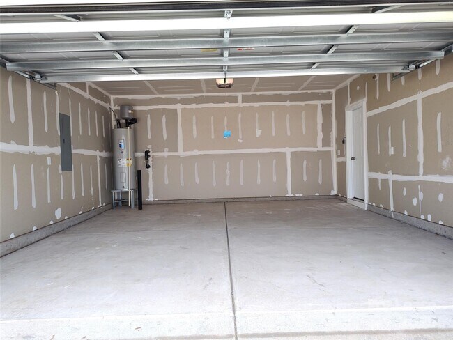 Building Photo - 1404 Secrest Cmns Dr