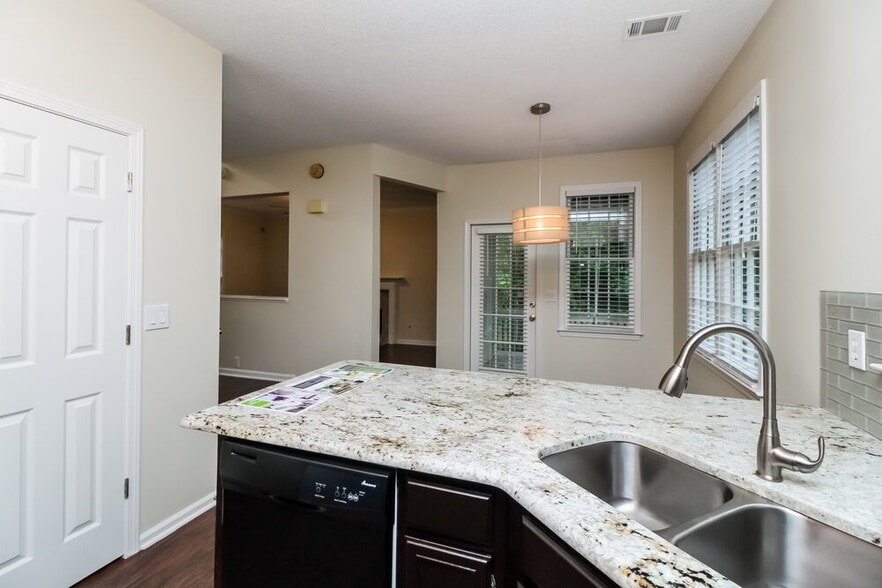 Building Photo - 7026 Surrey Dr