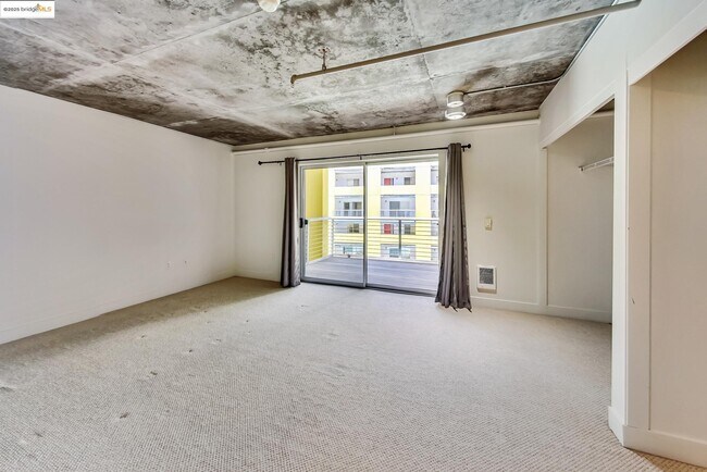 Building Photo - 311 Oak St