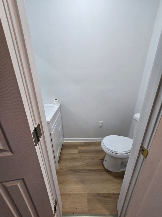 Building Photo - Westside Three Bedroom Duplex Located near MLK Street and West 25th Street!!!