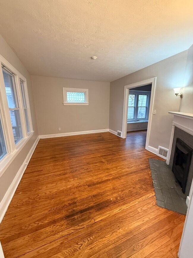 Building Photo - 3645 E 146th St