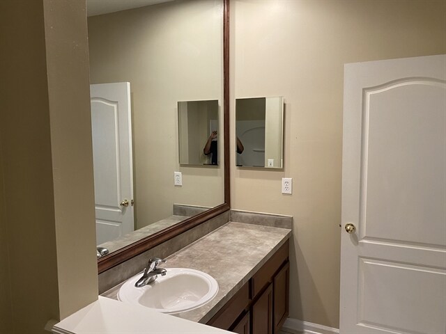 Building Photo - 2879 Pebblewood Ln