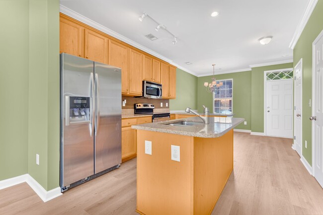 Building Photo - Gorgeous Market Common Townhome w/ Garage
