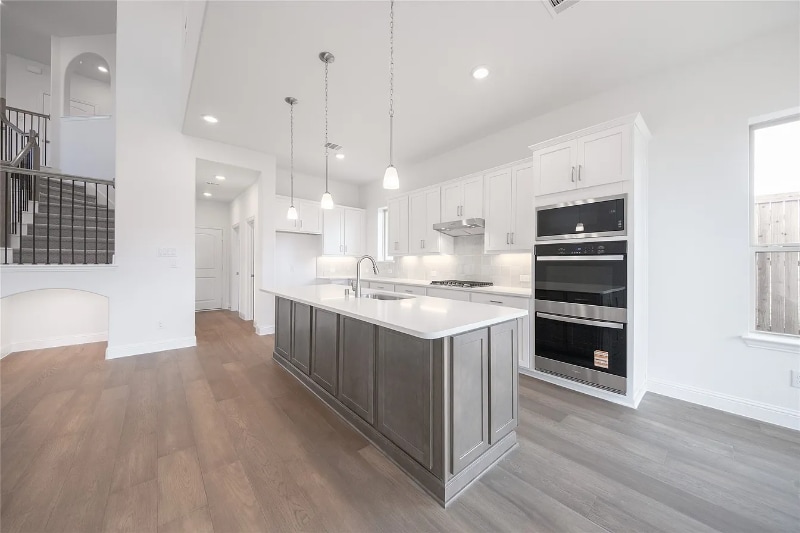 Building Photo - 2420 Bernham Dr