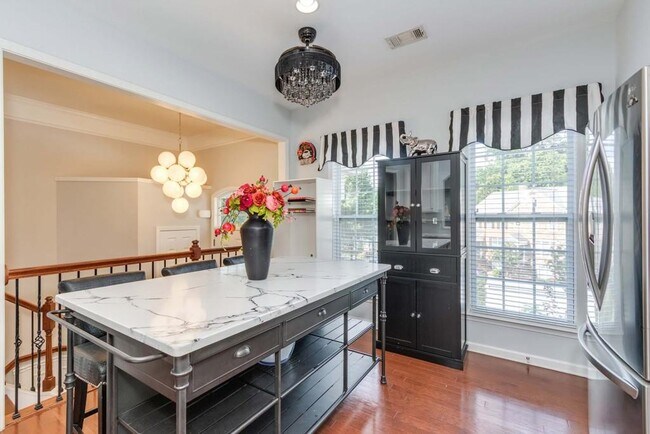 Building Photo - 2345 Limehurst Dr