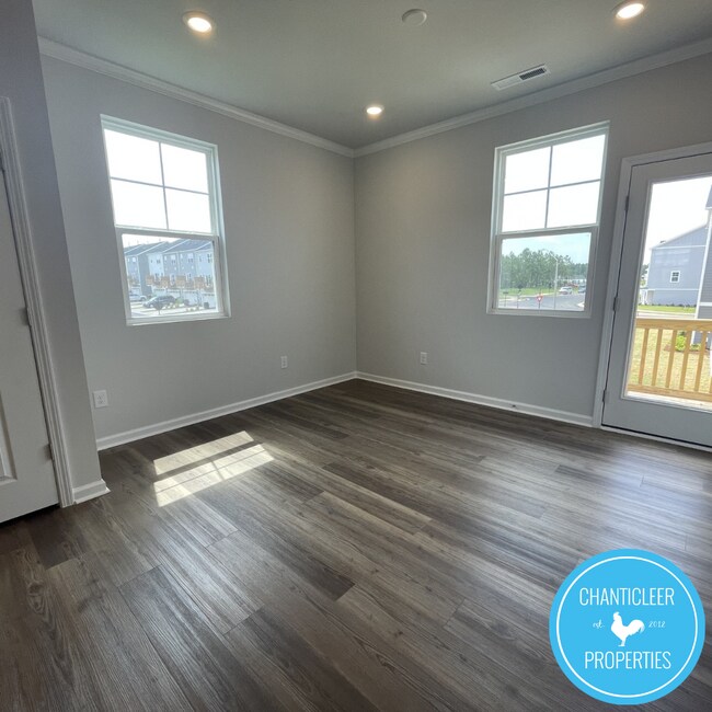 Building Photo - 339 Deercroft Dr