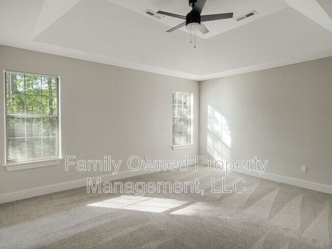 Building Photo - 105 Mallory Dr