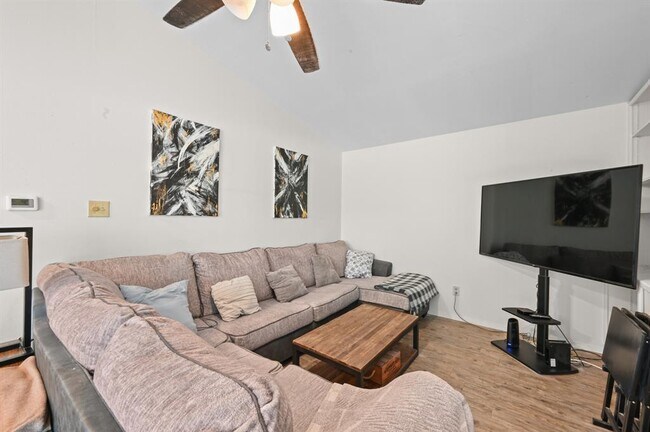 Building Photo - 11728 Norwegian Wood Dr
