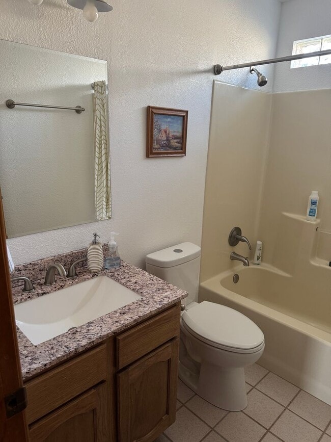 Building Photo - Fully Furnished Rental
