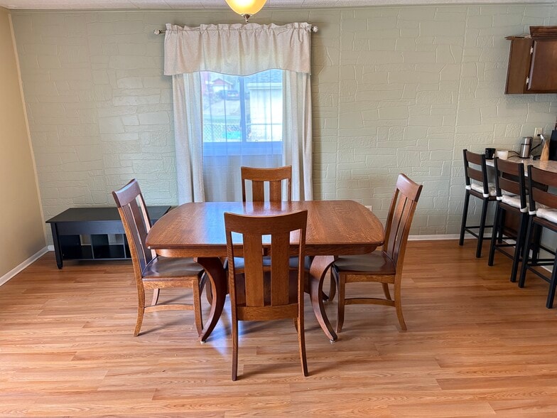 Building Photo - 211 27th St SE