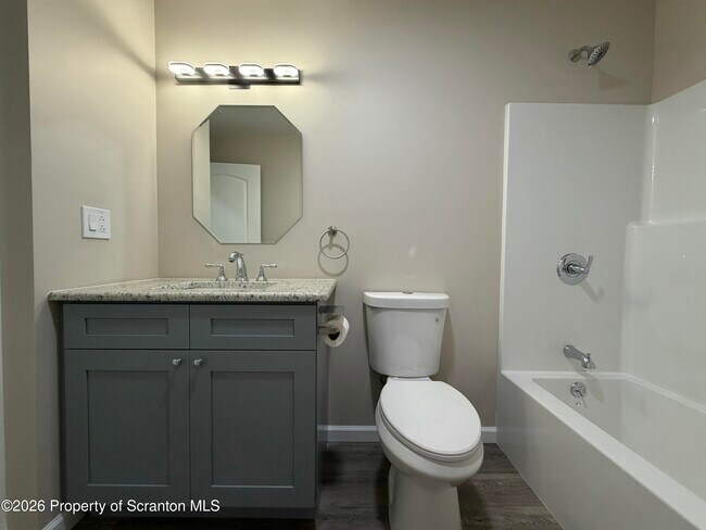 Building Photo - 1068 Lakeland Dr