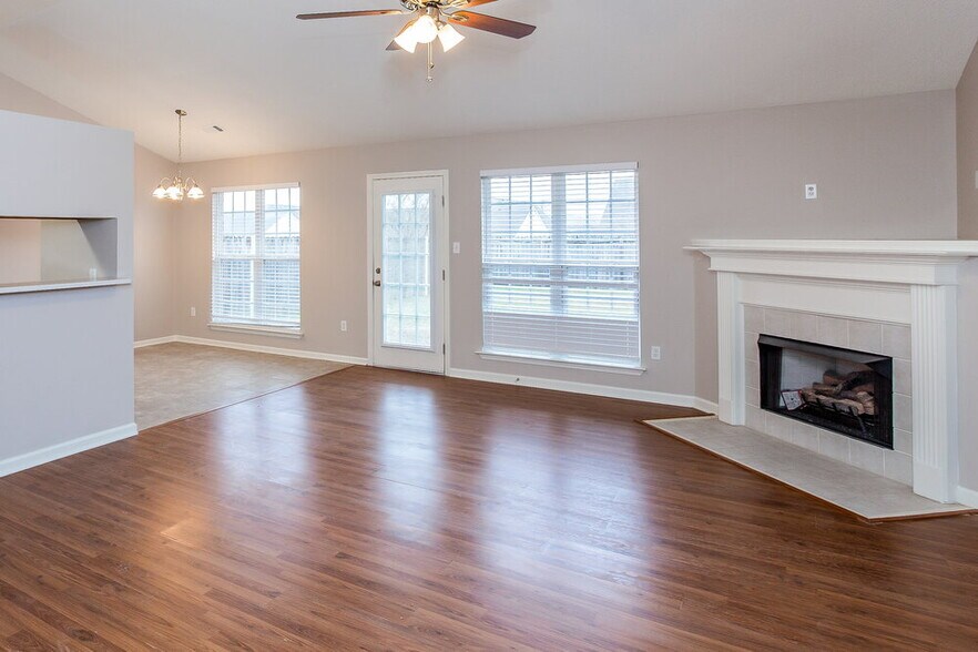 Building Photo - 1720 Cherry Creek Dr