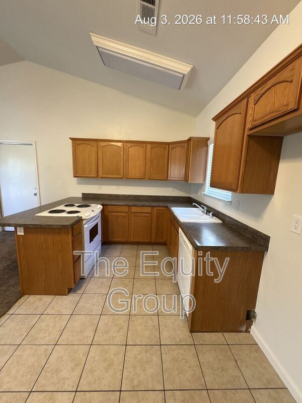 Building Photo - 1319 S Crowe St