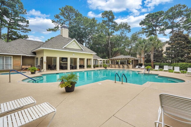 Building Photo - "Discover Coastal Comfort: Spacious 2-Bed, 2-Bath Condo at Summer House, Hilton Head Island!"