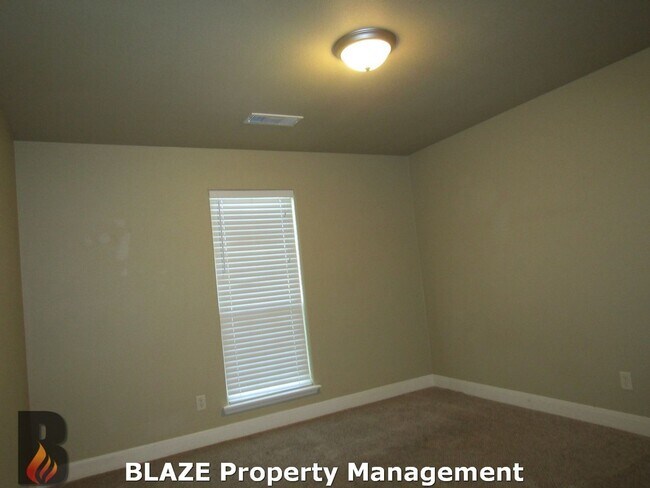 Building Photo - City View 4 Bedroom