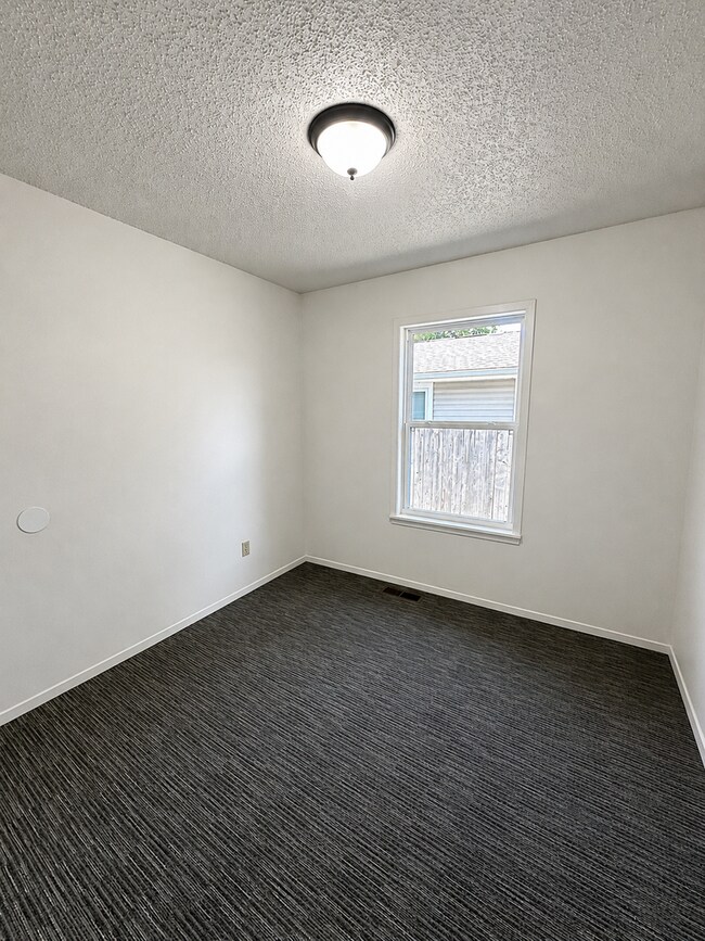 Building Photo - 1838 N Hillcrest Ave